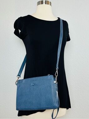 NWT Crossbody Bag Blue Pebbled Vegan Leather Removable Strap Multi Pocket